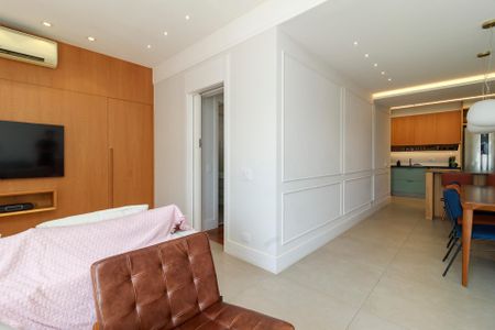 Apartamento à venda com 104m², 2 quartos e 2 vagasSala