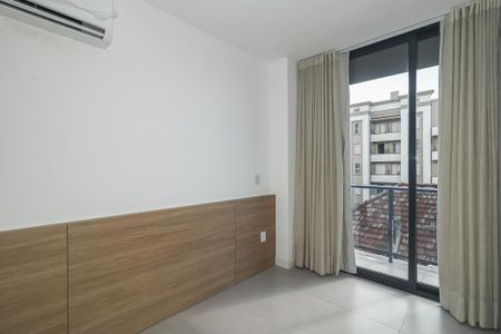 Sala / Quarto / Cozinha de apartamento para alugar com 1 quarto, 30m² em Independência, Porto Alegre