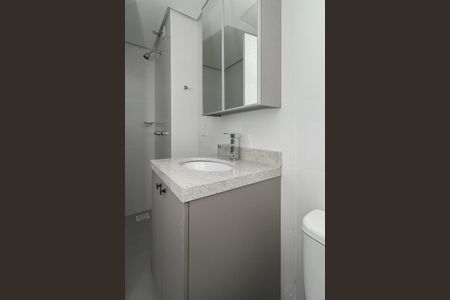 Banheiro de apartamento para alugar com 1 quarto, 30m² em Independência, Porto Alegre
