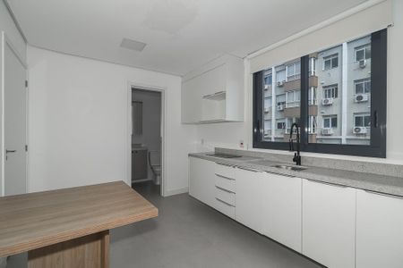 Sala / Quarto / Cozinha de apartamento para alugar com 1 quarto, 30m² em Independência, Porto Alegre