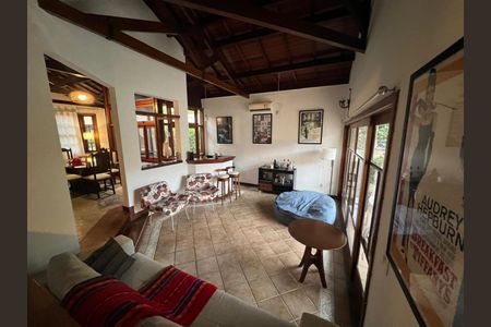 Casa à venda com 4 quartos, 537m² em Itacoatiara, Niterói