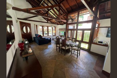 Casa à venda com 4 quartos, 537m² em Itacoatiara, Niterói