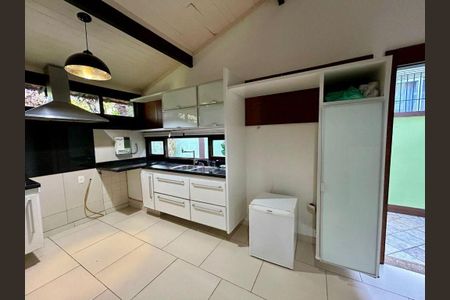 Casa à venda com 5 quartos, 200m² em Itacoatiara, Niterói