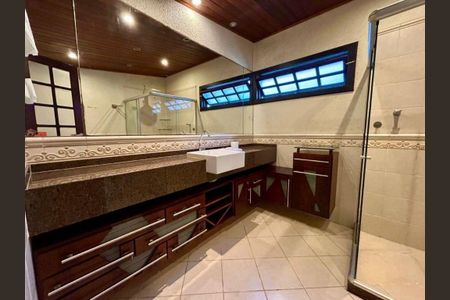 Casa à venda com 5 quartos, 200m² em Itacoatiara, Niterói