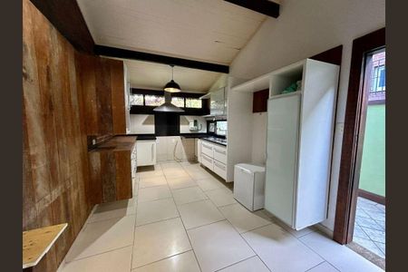 Casa à venda com 5 quartos, 200m² em Itacoatiara, Niterói