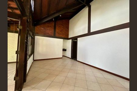 Casa à venda com 5 quartos, 200m² em Itacoatiara, Niterói