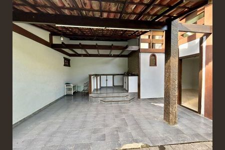 Casa à venda com 5 quartos, 200m² em Itacoatiara, Niterói