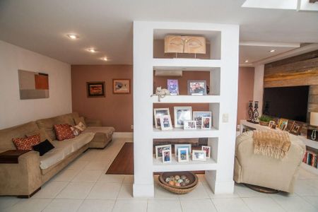 Casa à venda com 5 quartos, 350m² em Itacoatiara, Niterói