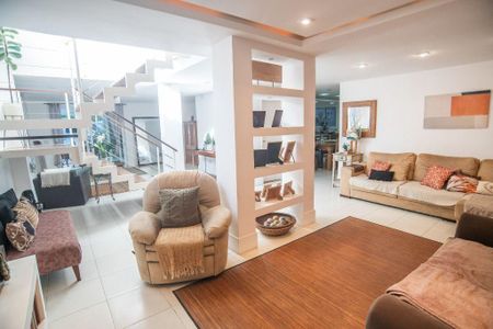 Casa à venda com 5 quartos, 350m² em Itacoatiara, Niterói