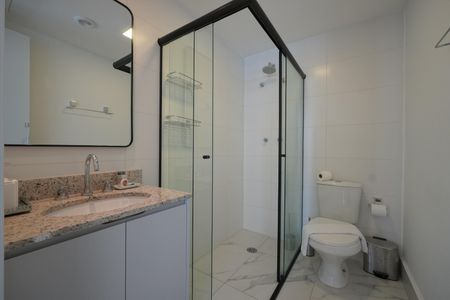 Banheiro de kitnet/studio para alugar com 1 quarto, 27m² em Jardim Aurelia, São Paulo