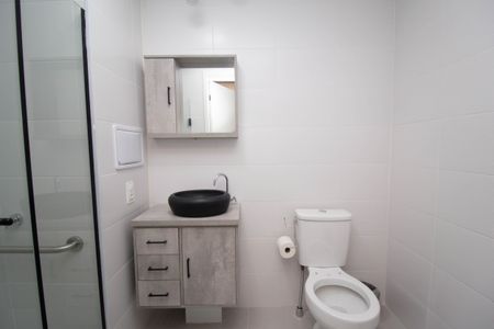 Banheiro de kitnet/studio para alugar com 1 quarto, 23m² em Vila Primavera, São Paulo