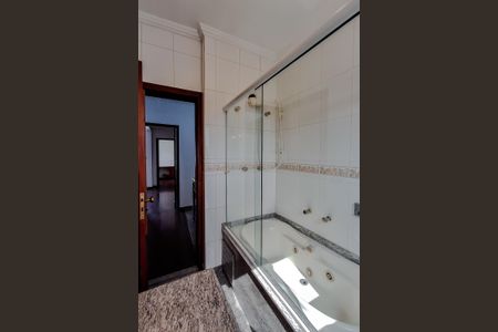 Casa à venda com 201m², 2 quartos e 2 vagasBanheiro da Suíte