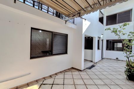 Casa à venda com 201m², 2 quartos e 2 vagasÁrea externa