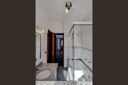 Casa à venda com 201m², 2 quartos e 2 vagasBanheiro da Suíte