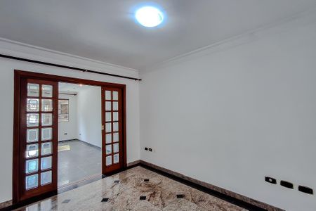 Casa à venda com 201m², 2 quartos e 2 vagasSala