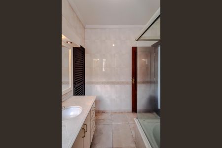 Casa à venda com 201m², 2 quartos e 2 vagasBanheiro da Suíte 2