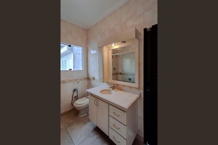 Casa à venda com 201m², 2 quartos e 2 vagasBanheiro da Suíte 2