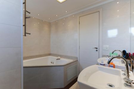 Apartamento à venda com 250m², 4 quartos e 4 vagasBanheiro da suíte 1