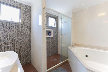 Apartamento à venda com 250m², 4 quartos e 4 vagasBanheiro da suíte 1