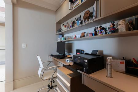 Apartamento à venda com 250m², 4 quartos e 4 vagasEscritório