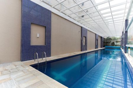 Apartamento à venda com 250m², 4 quartos e 4 vagasÁrea comum - Piscina aquecida