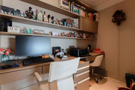 Apartamento à venda com 250m², 4 quartos e 4 vagasEscritório