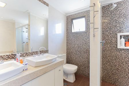 Apartamento à venda com 250m², 4 quartos e 4 vagasBanheiro da suíte 1