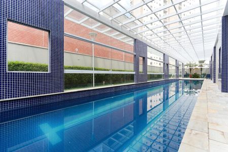 Apartamento à venda com 250m², 4 quartos e 4 vagasÁrea comum - Piscina aquecida