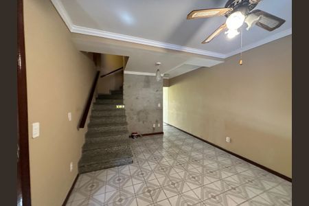 Casa à venda com 155m², 2 quartos e 2 vagasSala