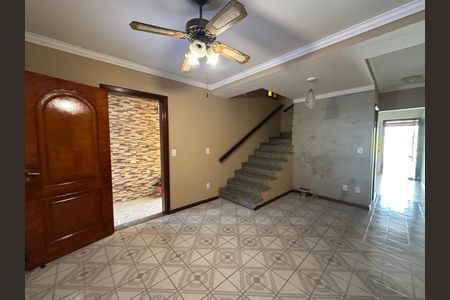 Casa à venda com 155m², 2 quartos e 2 vagasSala