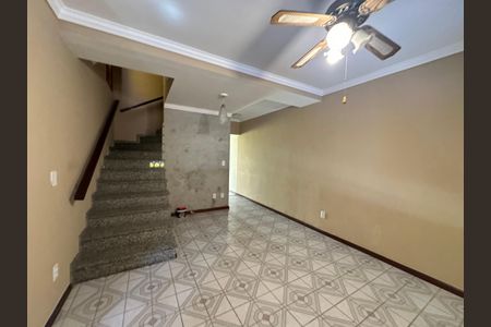 Casa à venda com 155m², 2 quartos e 2 vagasSala