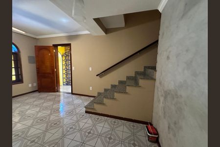 Casa à venda com 155m², 2 quartos e 2 vagasSala