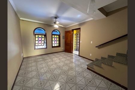 Casa à venda com 155m², 2 quartos e 2 vagasSala