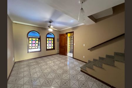 Casa à venda com 155m², 2 quartos e 2 vagasSala