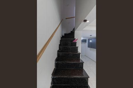 Apartamento para alugar com 60m², 3 quartos e 1 vagaEscada