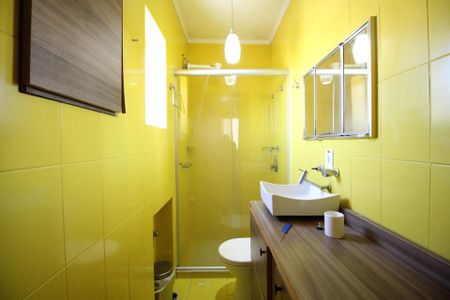 Banheiro de apartamento à venda com 1 quarto, 29m² em Moinhos de Vento, Porto Alegre