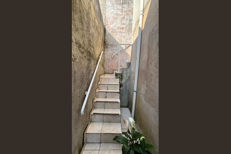 Casa à venda com 125m², 3 quartos e 2 vagasEscada