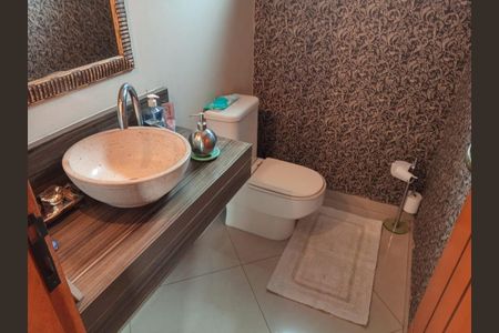 WC de casa à venda com 4 quartos, 300m² em City Bussocaba, Osasco