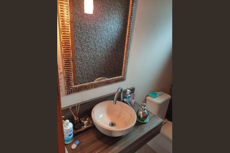 WC de casa à venda com 4 quartos, 300m² em City Bussocaba, Osasco