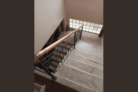 Casa à venda com 300m², 4 quartos e 5 vagasESCADA INTERNA