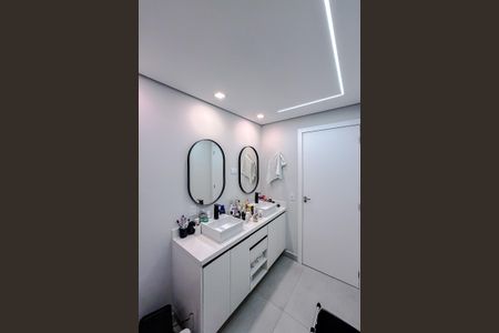 Casa à venda com 320m², 4 quartos e 2 vagas Casa à venda com 320m², 4 quartos e 2 vagasBanheiro da Suíte