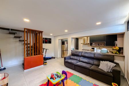 Casa à venda com 320m², 4 quartos e 2 vagas Casa à venda com 320m², 4 quartos e 2 vagasSala de TV