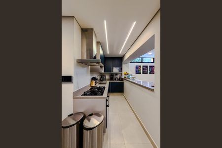 Casa à venda com 320m², 4 quartos e 2 vagas Casa à venda com 320m², 4 quartos e 2 vagasCozinha