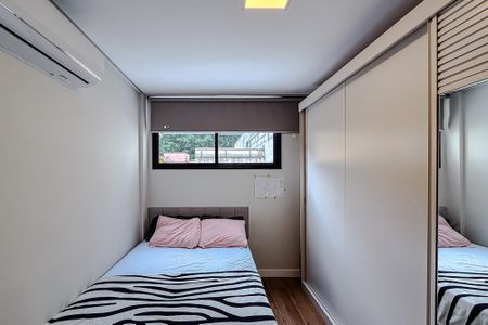 Casa à venda com 320m², 4 quartos e 2 vagas Casa à venda com 320m², 4 quartos e 2 vagasQuarto 4 - Suíte