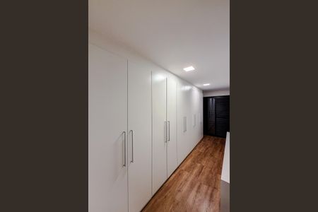 Casa à venda com 320m², 4 quartos e 2 vagas Casa à venda com 320m², 4 quartos e 2 vagasQuarto 3 - Suíte