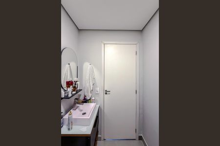 Casa à venda com 320m², 4 quartos e 2 vagas Casa à venda com 320m², 4 quartos e 2 vagasBanheiro da Suíte