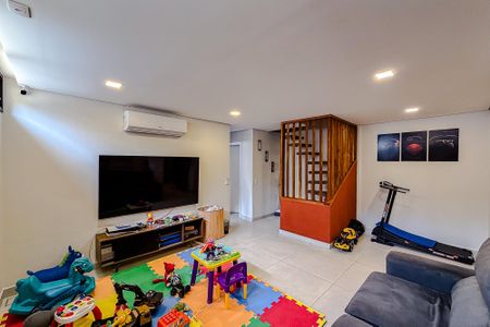 Casa à venda com 320m², 4 quartos e 2 vagas Casa à venda com 320m², 4 quartos e 2 vagasSala de TV