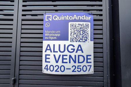 Casa à venda com 320m², 4 quartos e 2 vagas Casa à venda com 320m², 4 quartos e 2 vagasPlaquinha