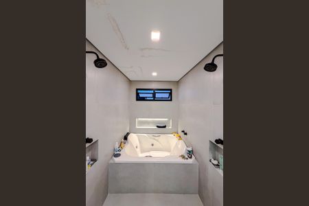 Casa à venda com 320m², 4 quartos e 2 vagas Casa à venda com 320m², 4 quartos e 2 vagasBanheiro da Suíte