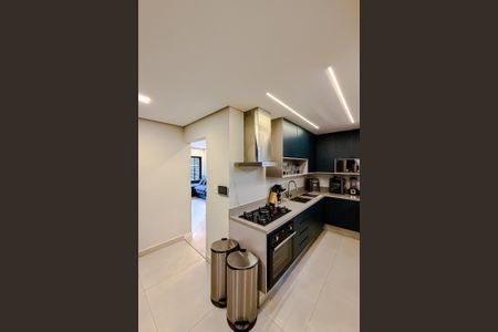 Casa à venda com 320m², 4 quartos e 2 vagas Casa à venda com 320m², 4 quartos e 2 vagasCozinha